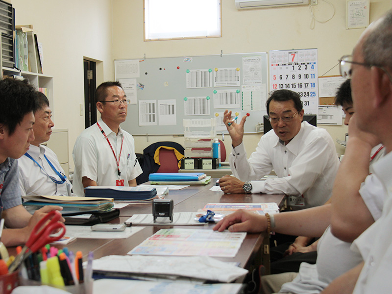 明健堂 社内の様子